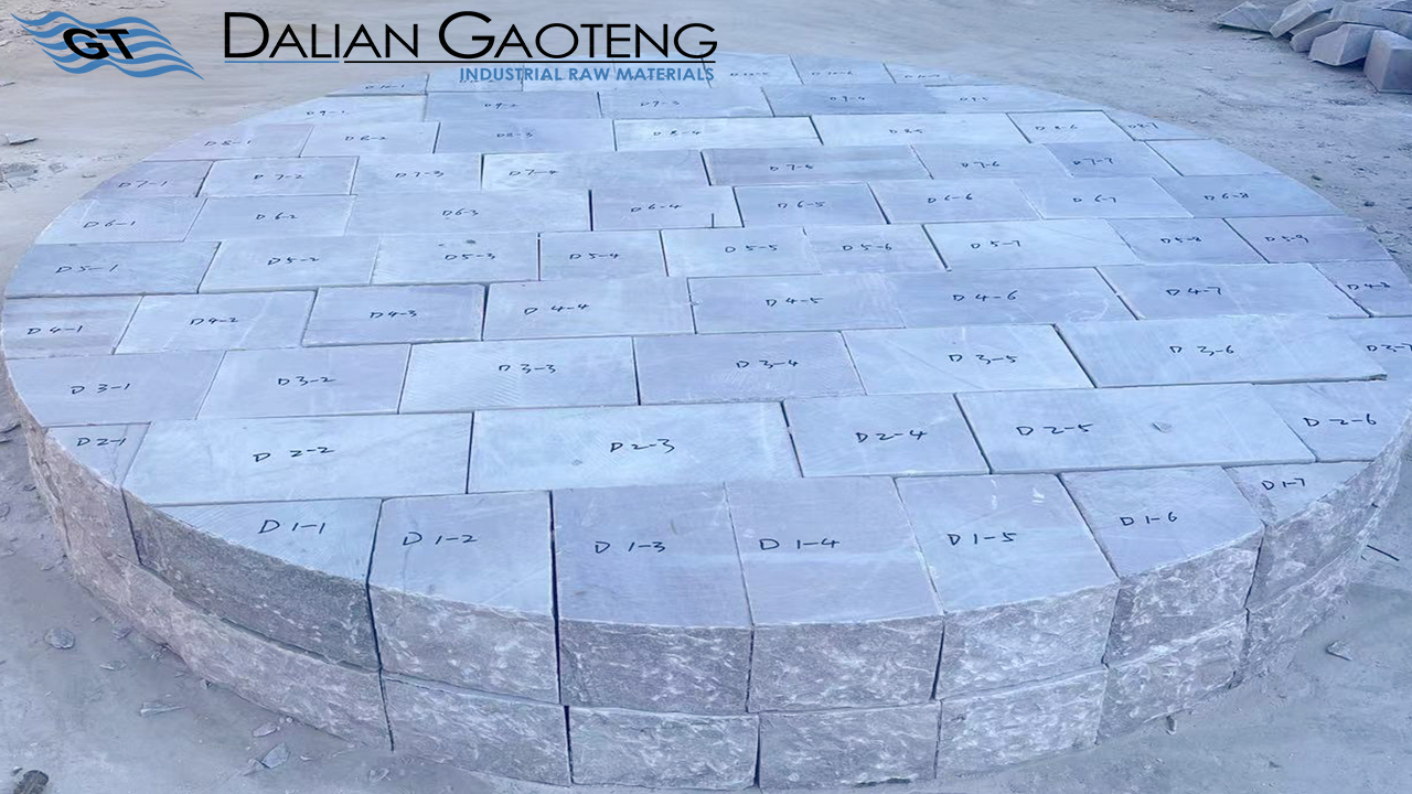 Machine cutting silex lining bricks